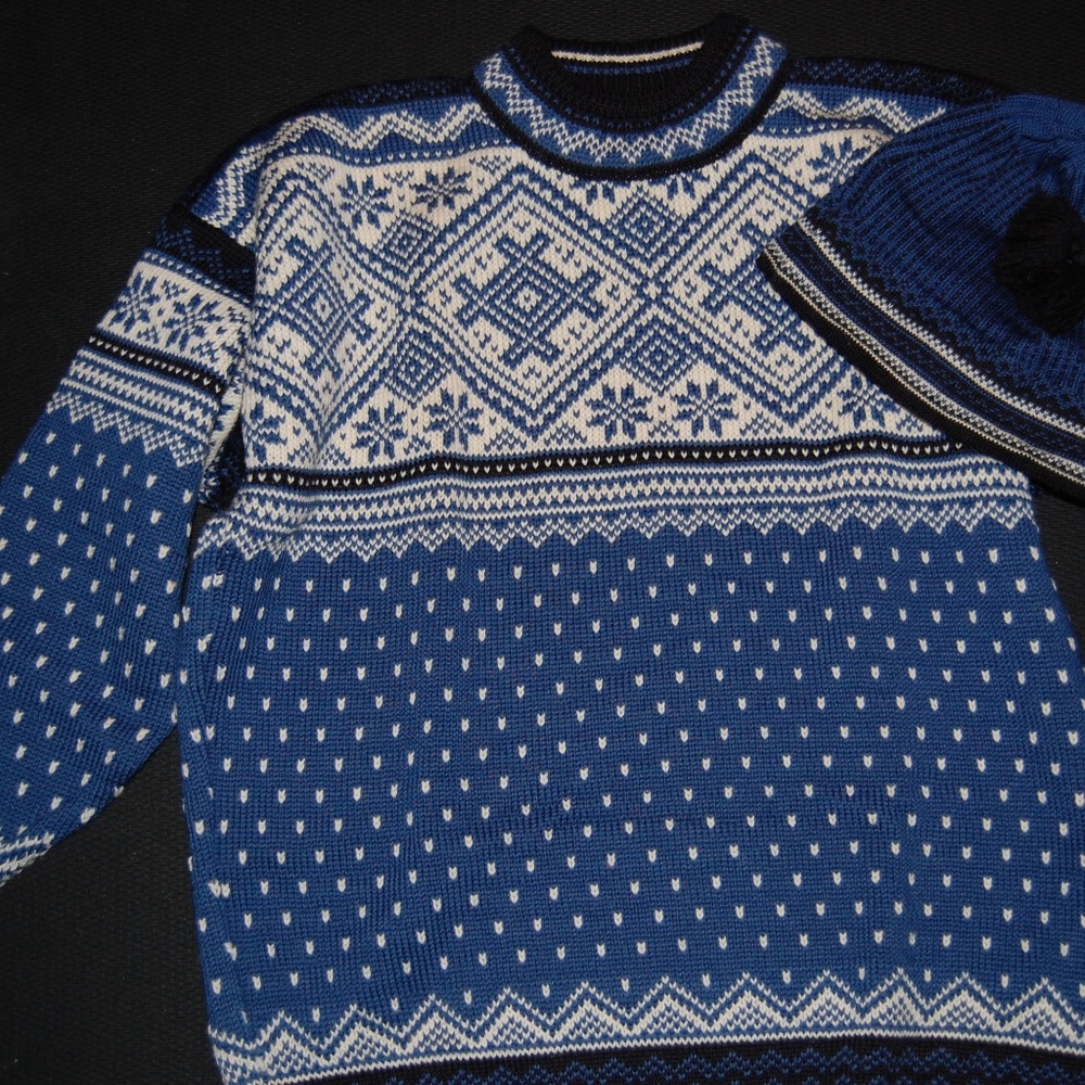 Dale of Norway Ski sweater with matching hat